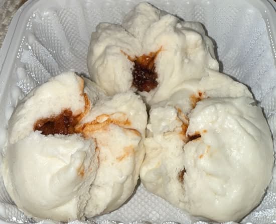 2. Steamed BBQ Pork Bun 蠔皇叉燒包